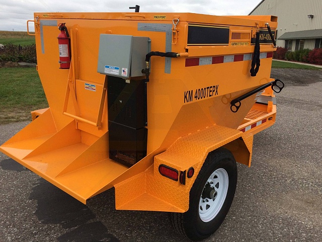 Термос-бункер рециклер на прицепе КМ 4000ТН для горячего асфальта